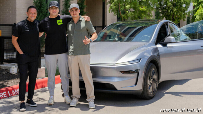 Un Model Y condujo 30 minutos para entregarse a su nuevo dueño | Carscoops